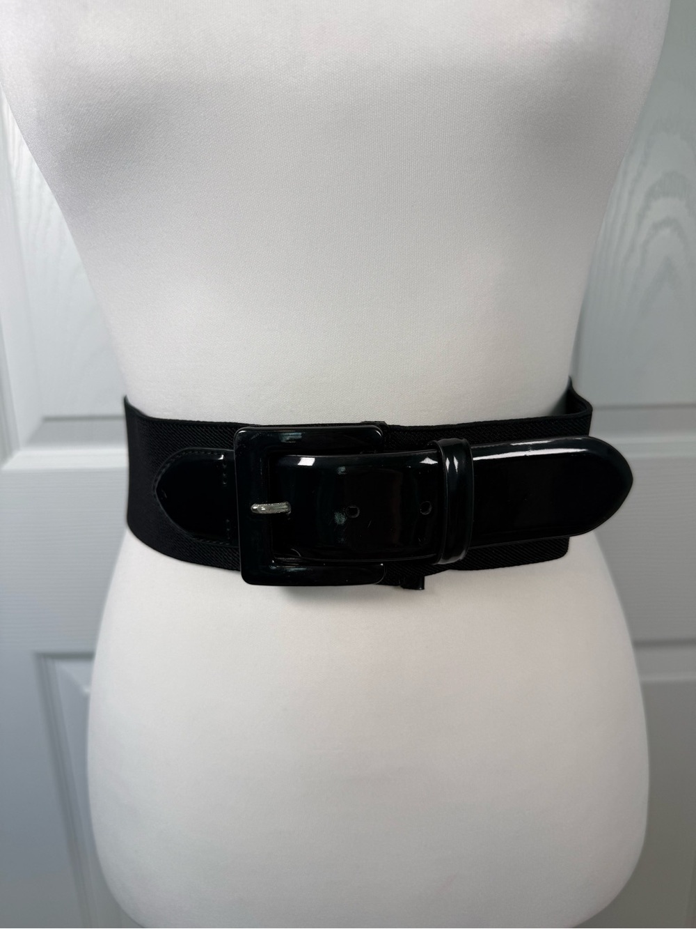 Lauren Ralph Lauren Women's L Wide Black Elastic Cinch Belt
Patent Leather Trim